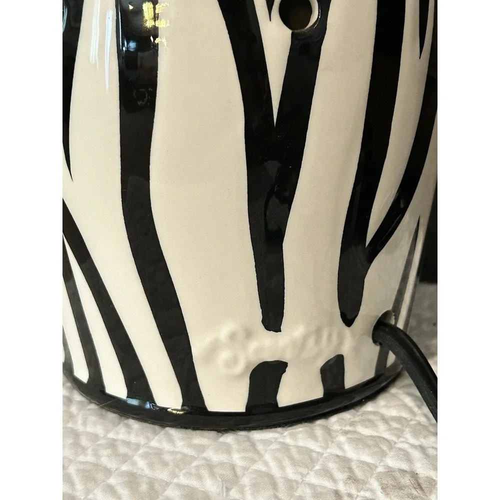 SCENTSY Warmer Zebra Full Size Wax Warmer Black &‎ White Safari
